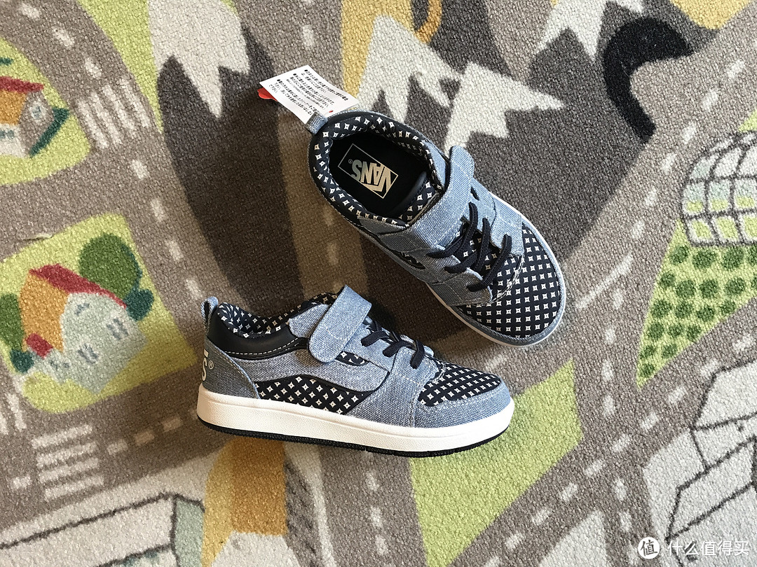 Vans RESOLUTION V2031K 魔术贴印花板鞋