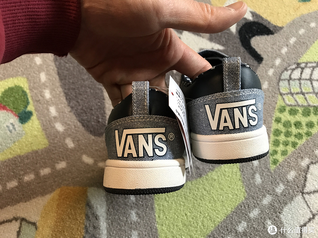 Vans RESOLUTION V2031K 魔术贴印花板鞋