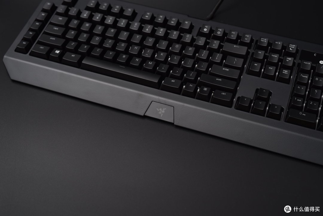 #本站首晒#论灯光的正确玩法--RAZER 雷蛇 黑寡妇蜘蛛幻彩版V2 机械键盘