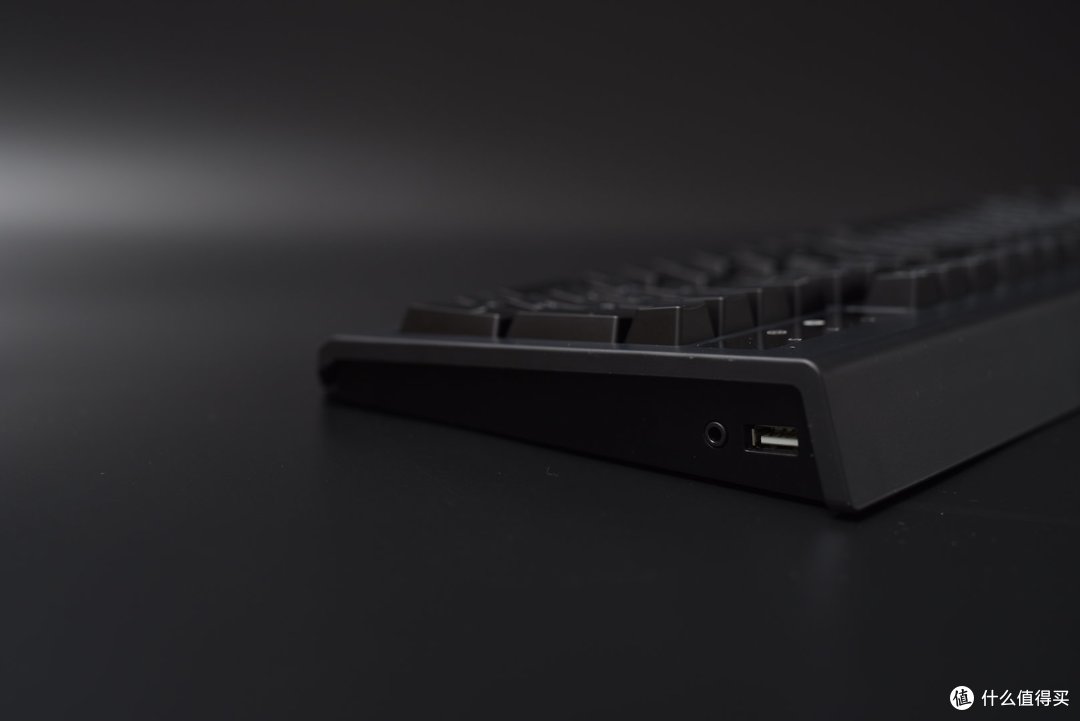 #本站首晒#论灯光的正确玩法--RAZER 雷蛇 黑寡妇蜘蛛幻彩版V2 机械键盘