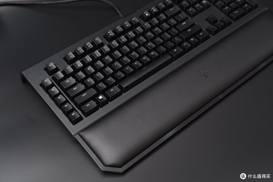 #本站首晒#论灯光的正确玩法--RAZER 雷蛇 黑寡妇蜘蛛幻彩版V2 机械键盘