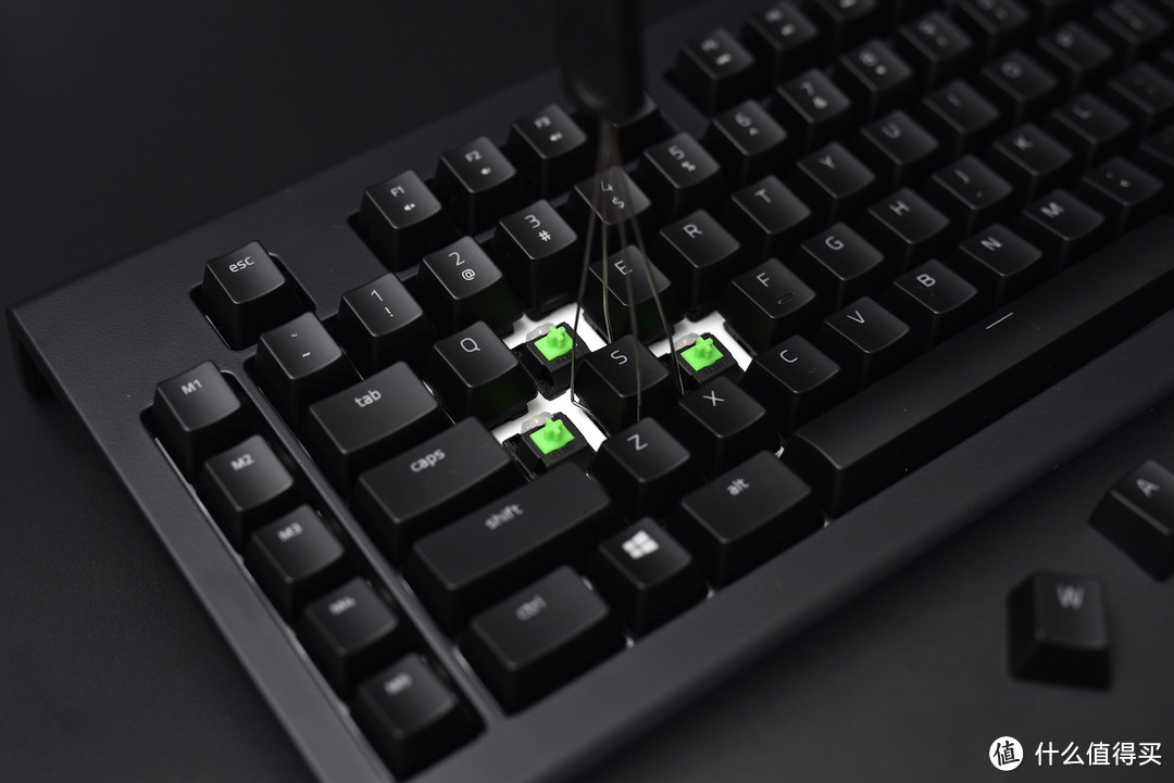 #本站首晒#论灯光的正确玩法--RAZER 雷蛇 黑寡妇蜘蛛幻彩版V2 机械键盘