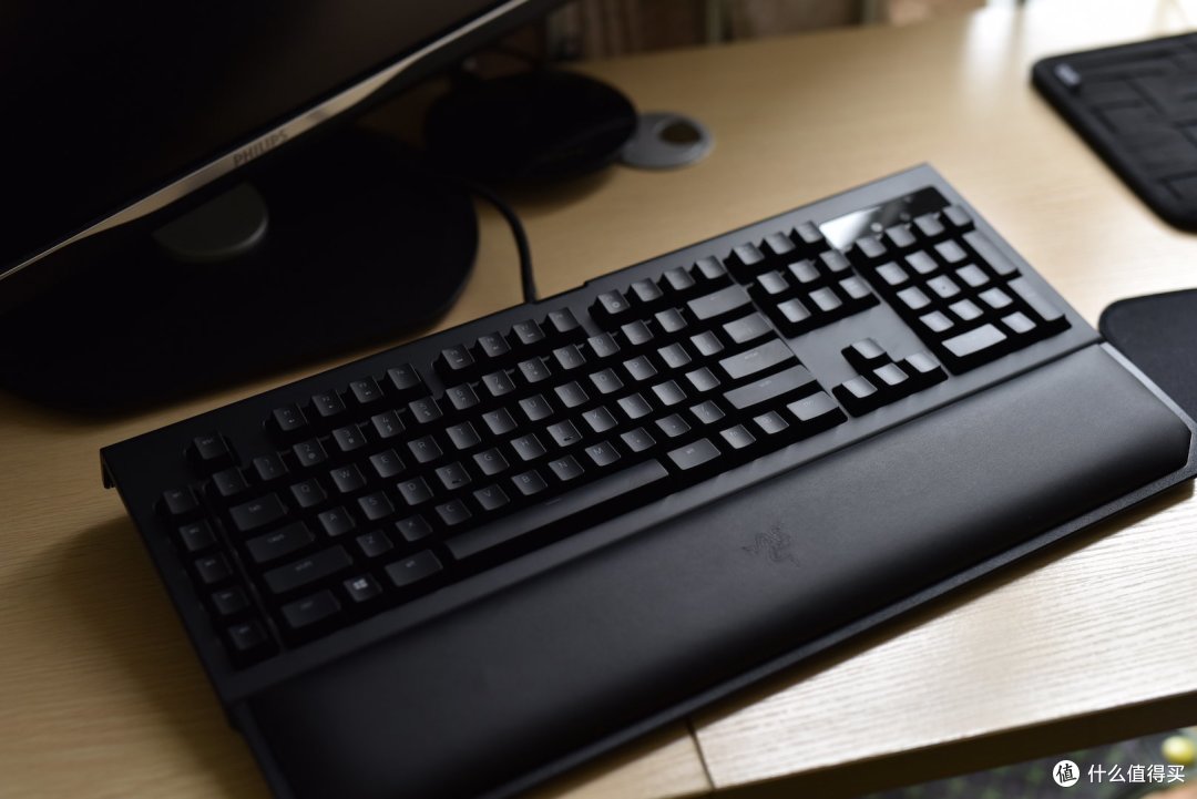 #本站首晒#论灯光的正确玩法--RAZER 雷蛇 黑寡妇蜘蛛幻彩版V2 机械键盘