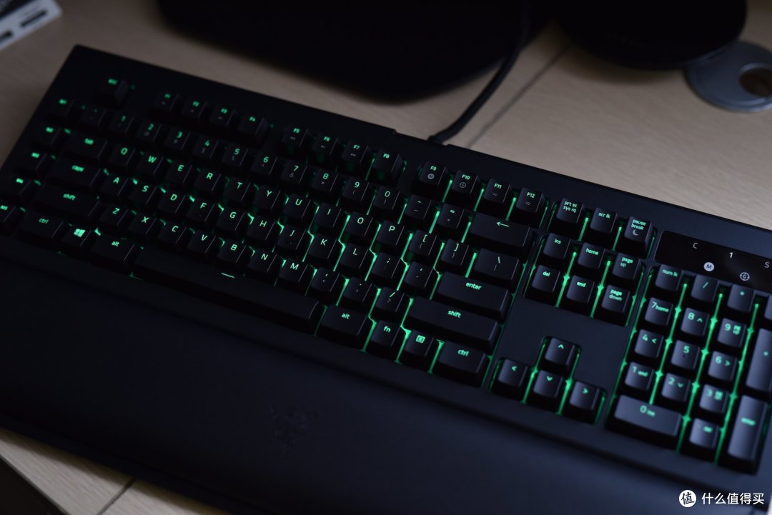 #本站首晒#论灯光的正确玩法--RAZER 雷蛇 黑寡妇蜘蛛幻彩版V2 机械键盘