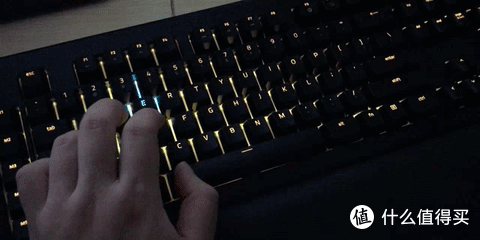#本站首晒#论灯光的正确玩法--RAZER 雷蛇 黑寡妇蜘蛛幻彩版V2 机械键盘