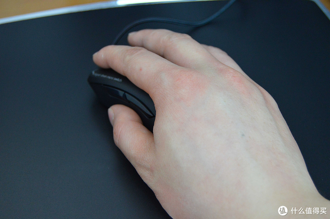 黑科技加成—富勒G90光磁微动游戏鼠标 开箱评测
