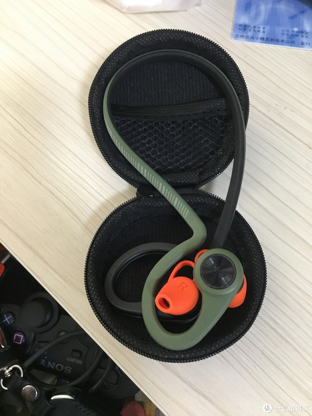 Plantronics 缤特力 BackBeat FIT 第二代运动蓝牙耳机使用评测