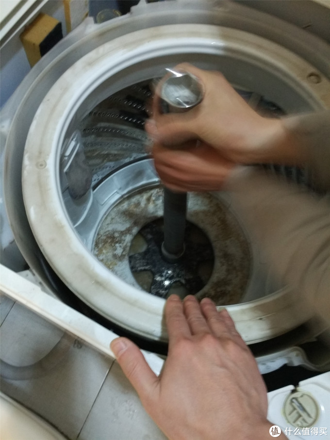 这活还是请人来做舒服,拆机清洗松下波轮洗衣机