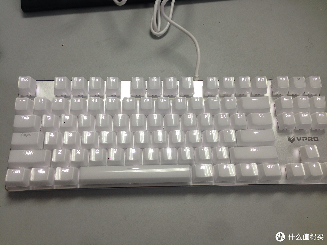 雷柏V500S冰晶版机械键盘 87键 白色 雷柏青轴 开箱简评