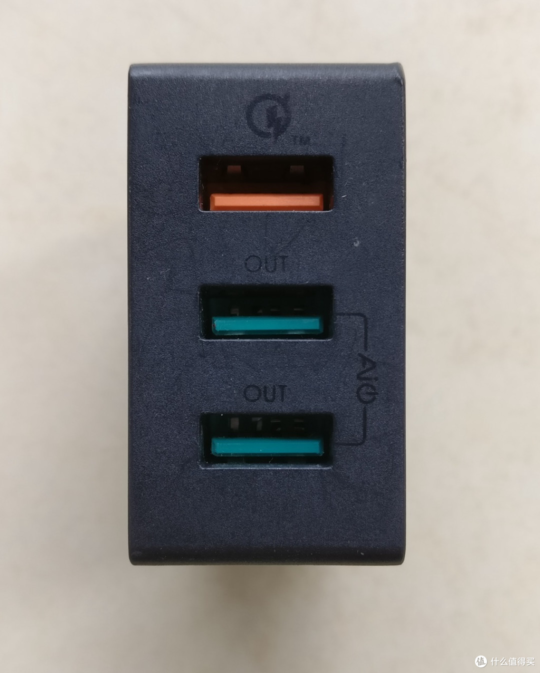 万能充电器的另一种选择:XTAR VC4充电器开箱简评
