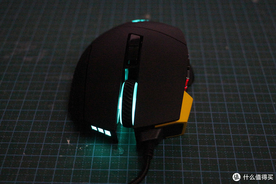 美商海盗船 SCIMITAR PRO RGB 执法者游戏鼠标开箱