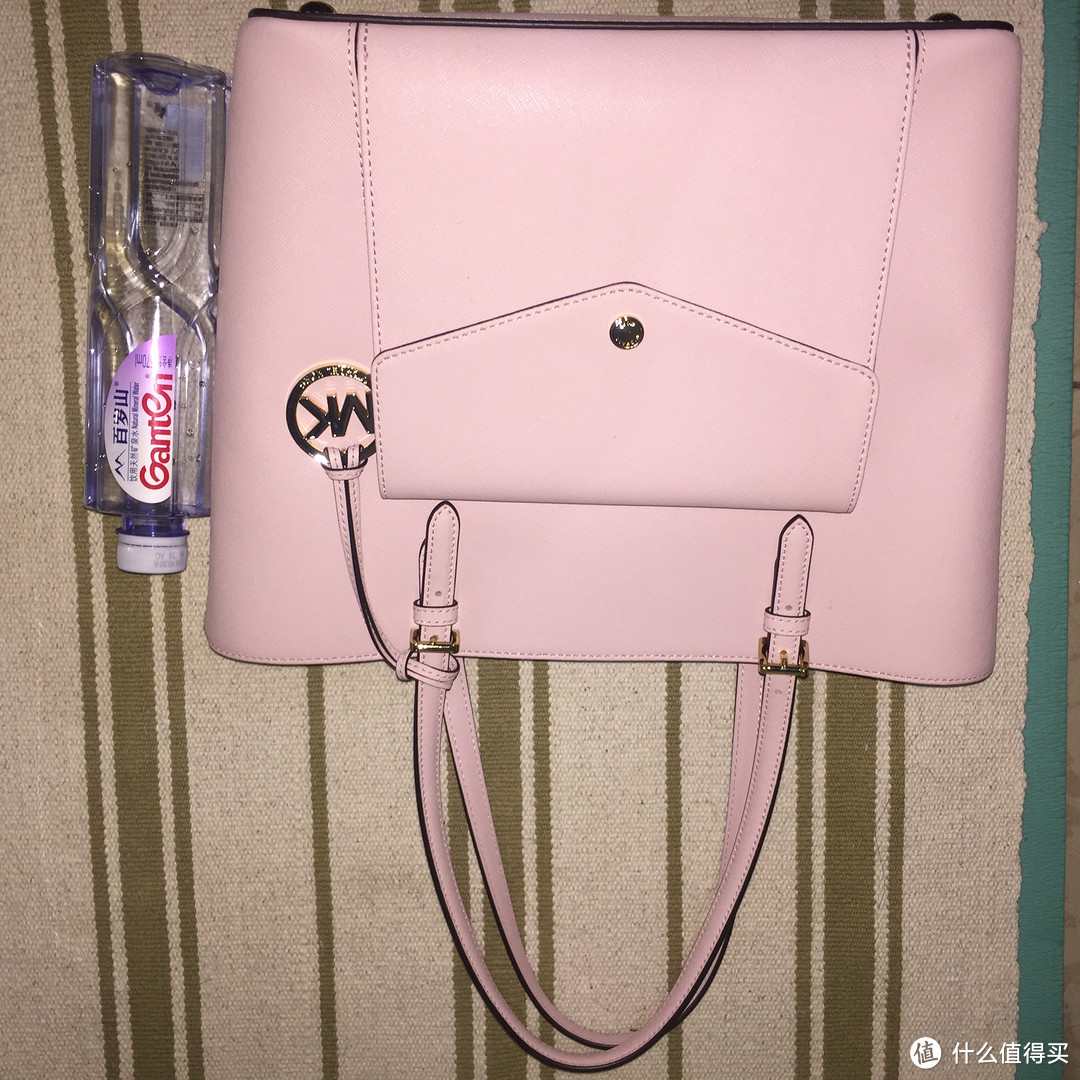 我有一只粉MK，我心里真得意：Michael Kors Large Pocket MF Tote - Blossom开箱