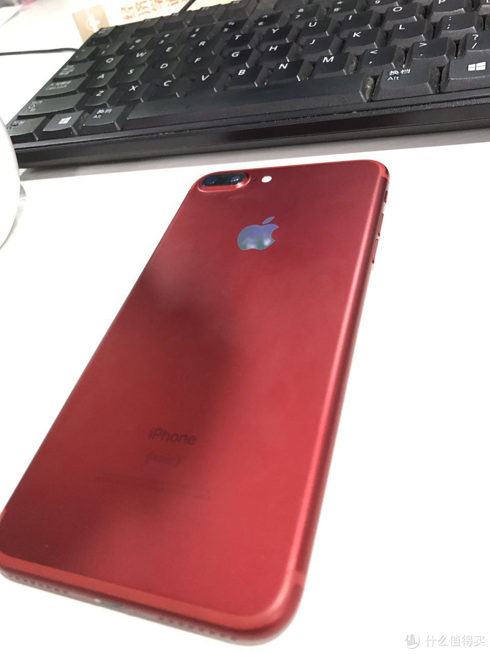 一个坦诚的姑娘 — 红色iPhone 7 Plus 实物 真的不太好看