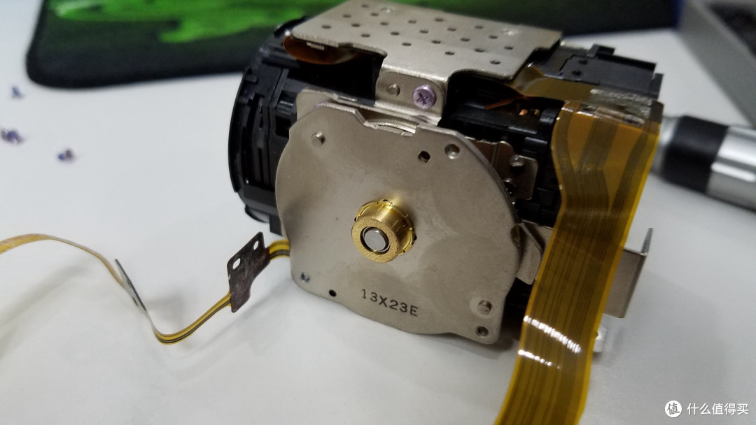 废旧电子产品焕新春——SONY 索尼 PJ790E镜头拆解再利用