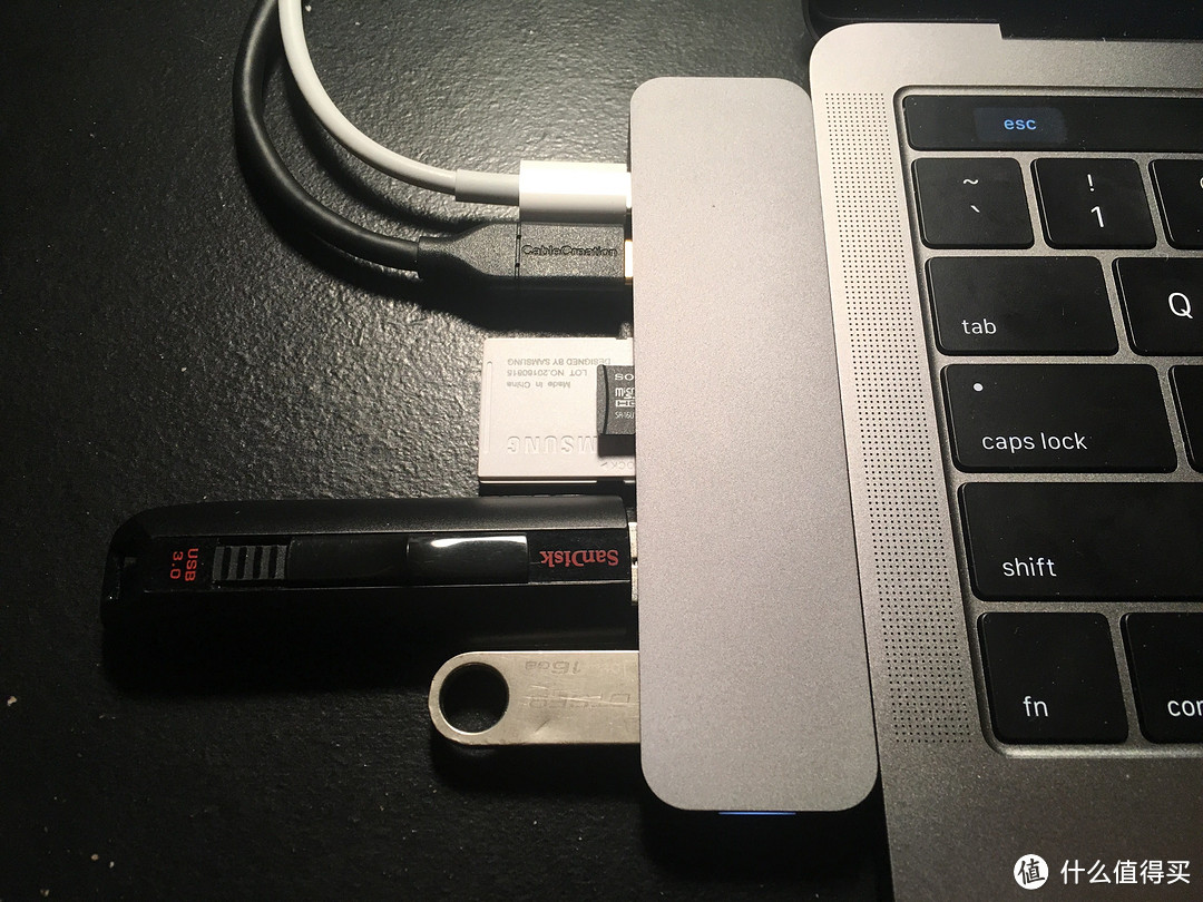 #原创新人#HyperDrive Thunderbolt 3 USB-C Hub: 目前较为理想的新MacBook Pro接口过渡方案