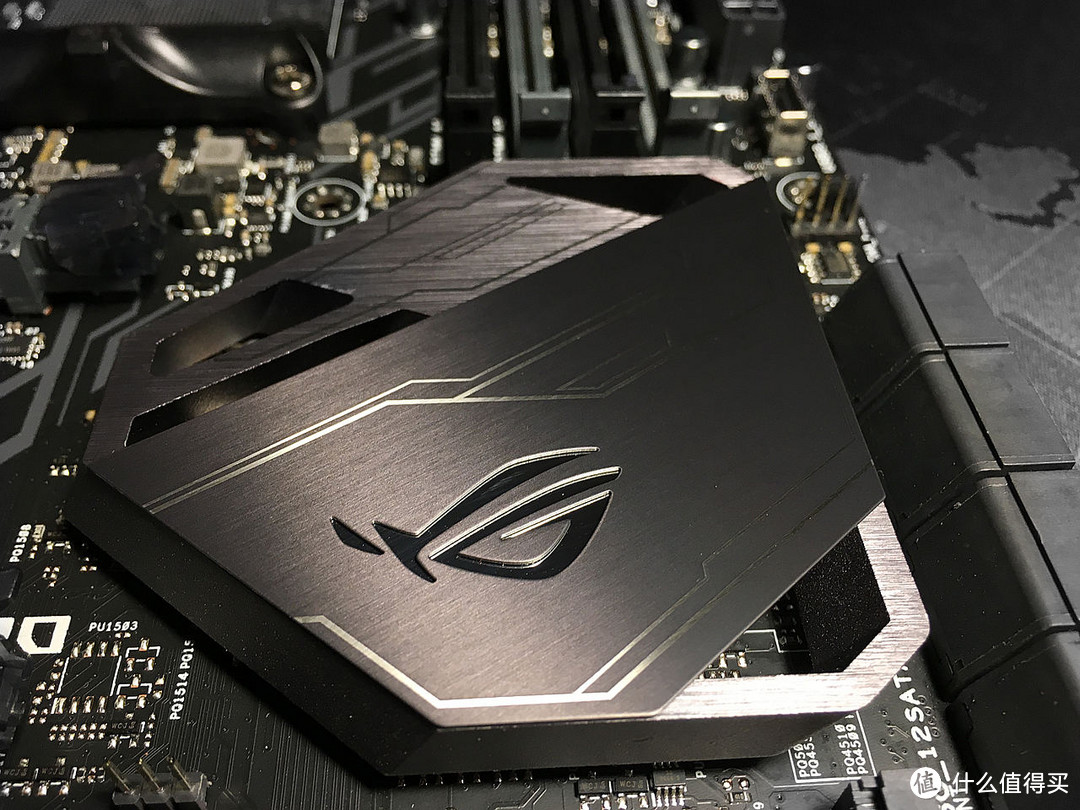 还是没忍住！ASUS 华硕 ROG CROSSHAIR VI HERO 开箱上机重建锐龙3A平台体验超频与游戏