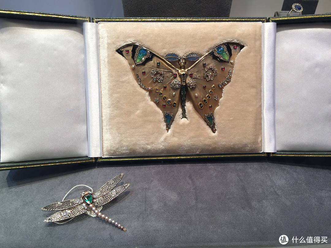 新艺术时期珠宝大师Lalique的作品，蜻蜓女人系列