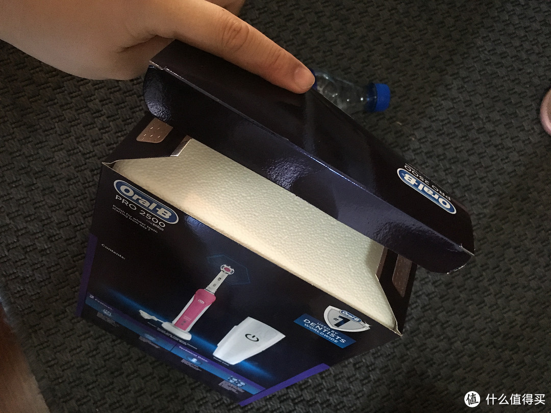 包装也是要看的：英亚 Oral-B 欧乐B Pro2500 电动牙刷开箱体验