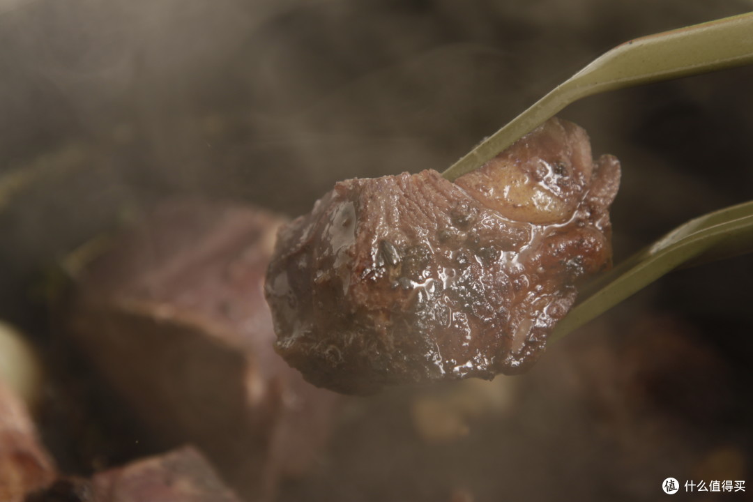 夏日将至，月半扰心，唯美食与...只有美食不可辜负！——红酒烩牛肉实操详细图解