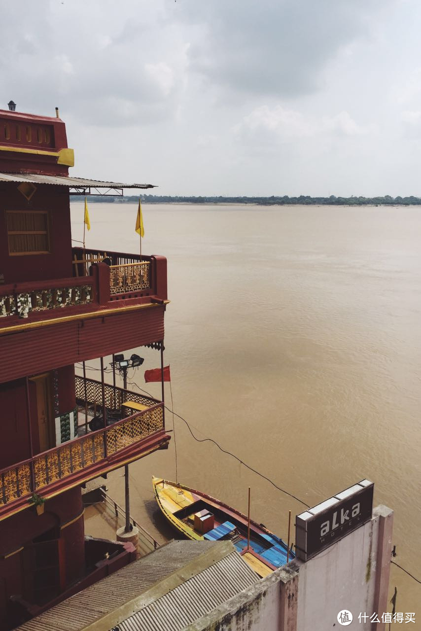 旅馆的位置非常好,看着恒河吃早餐 旅馆的位置非常好,看着恒河吃早餐