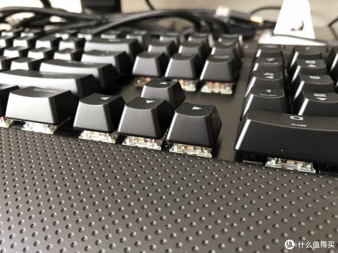 船上霓虹灯闪烁——CORSAIR 海盗船 K70 LUX RGB 红轴键盘 开箱晒物