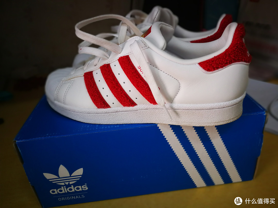 厉害了我的小白鞋  Adidas Originals 三叶草 Superstar “Tony红”