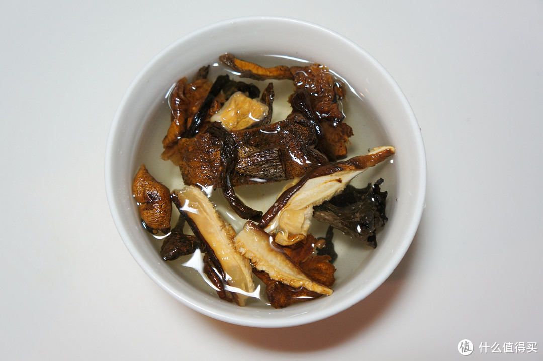 嫩煎法式羔羊排配森林野蘑&黑松露汁