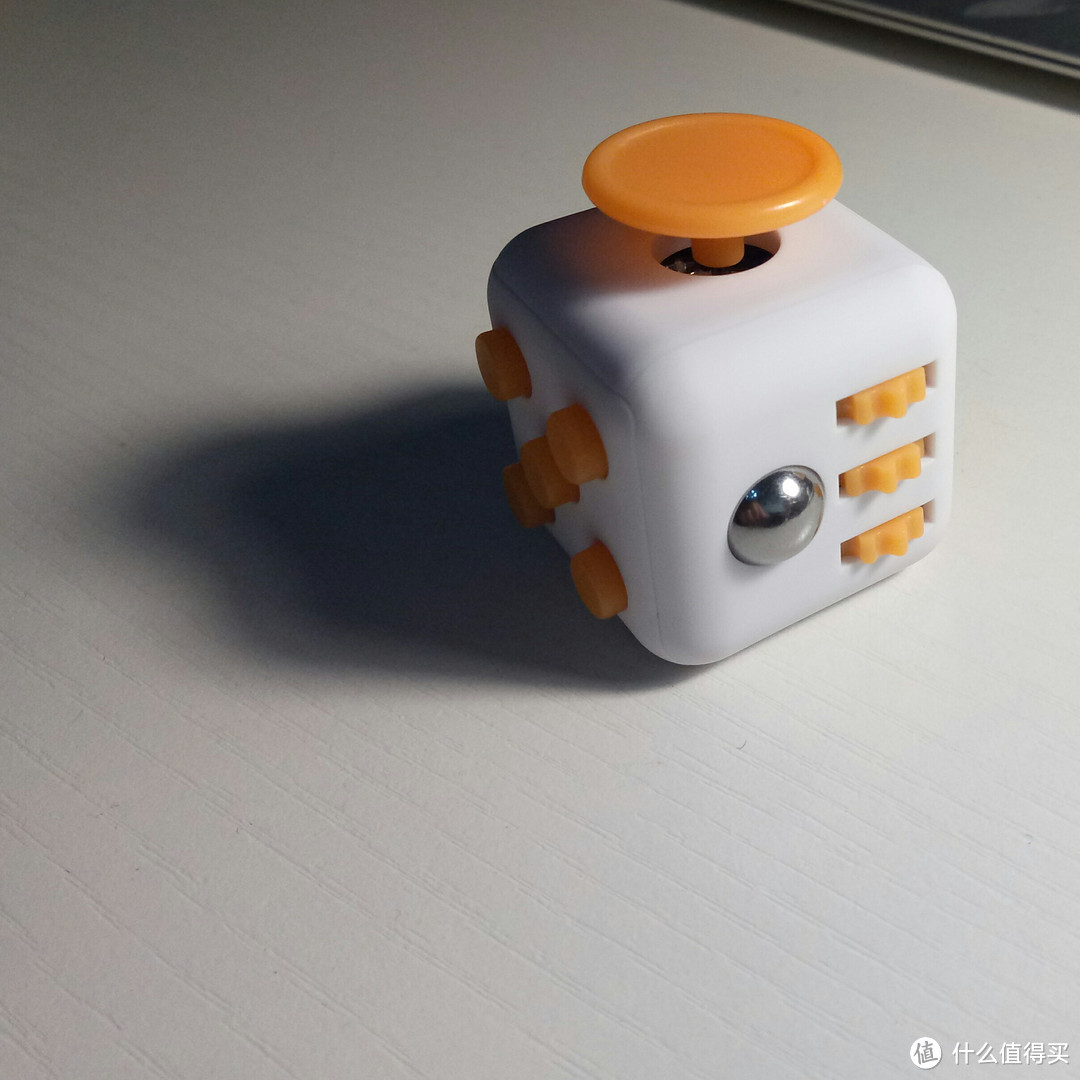 无聊时候摸摸我——Fidget Cube抗烦躁焦虑等难题的解压骰子