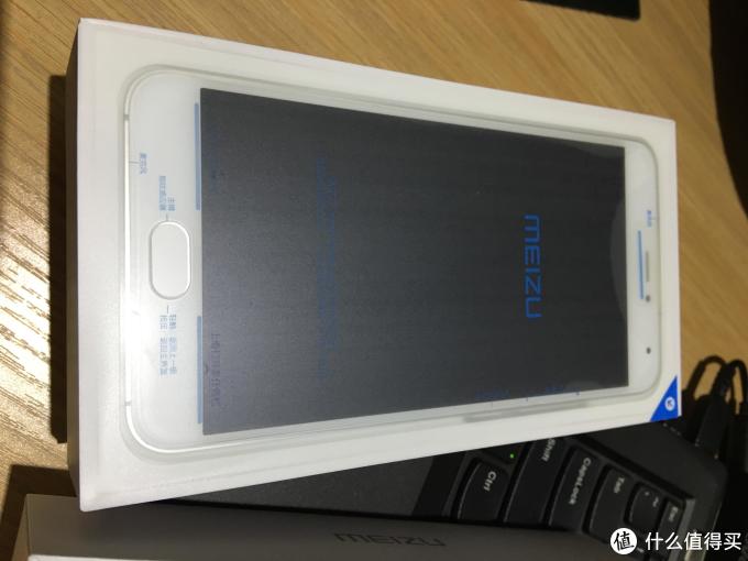 打开后盒子上封着一层膜