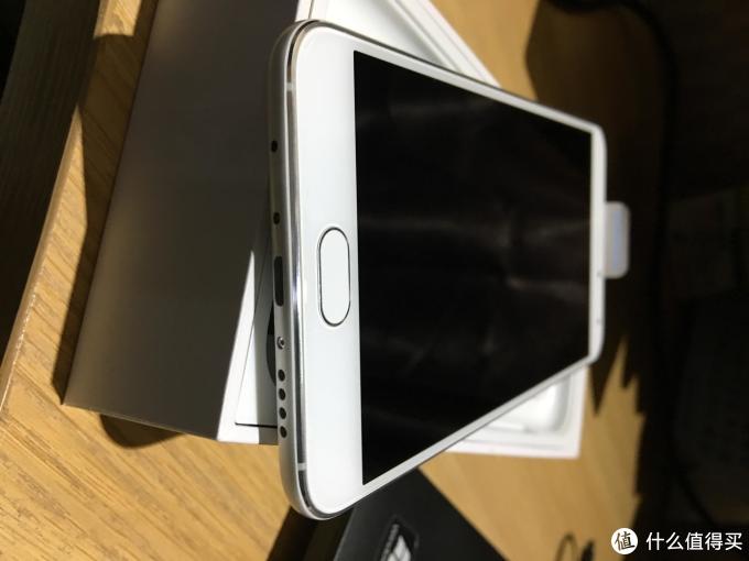 单排外放，充电口还是Micro的