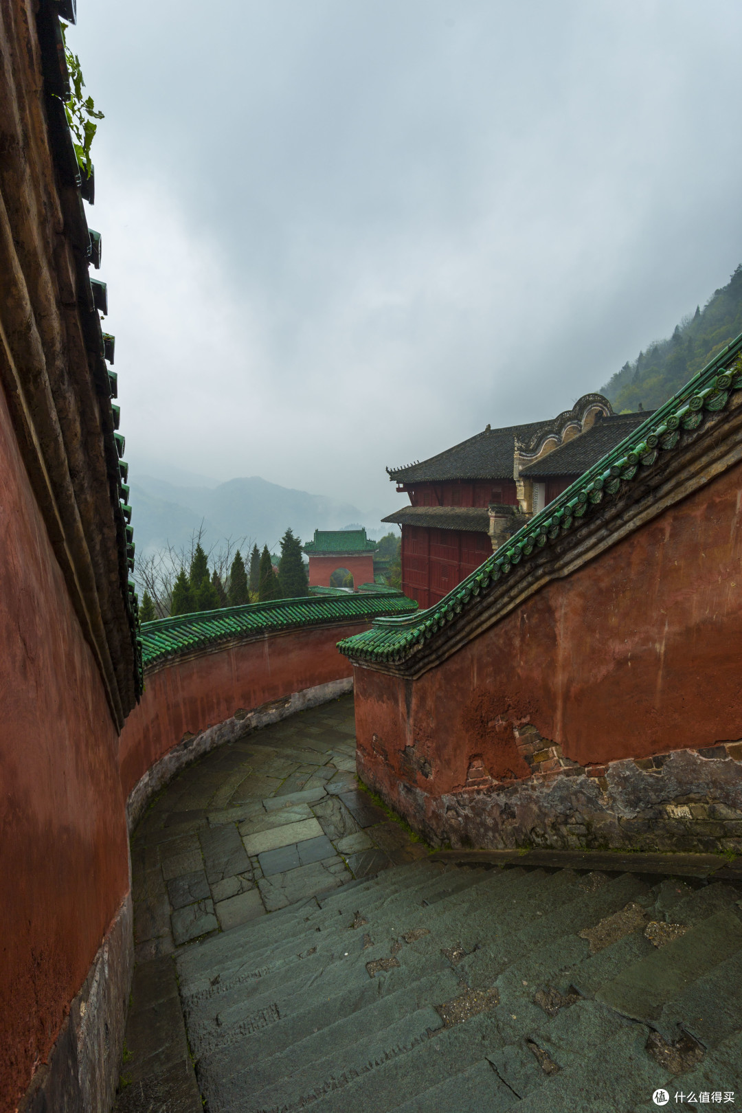雨叩武当山:“道长,还收徒不?”