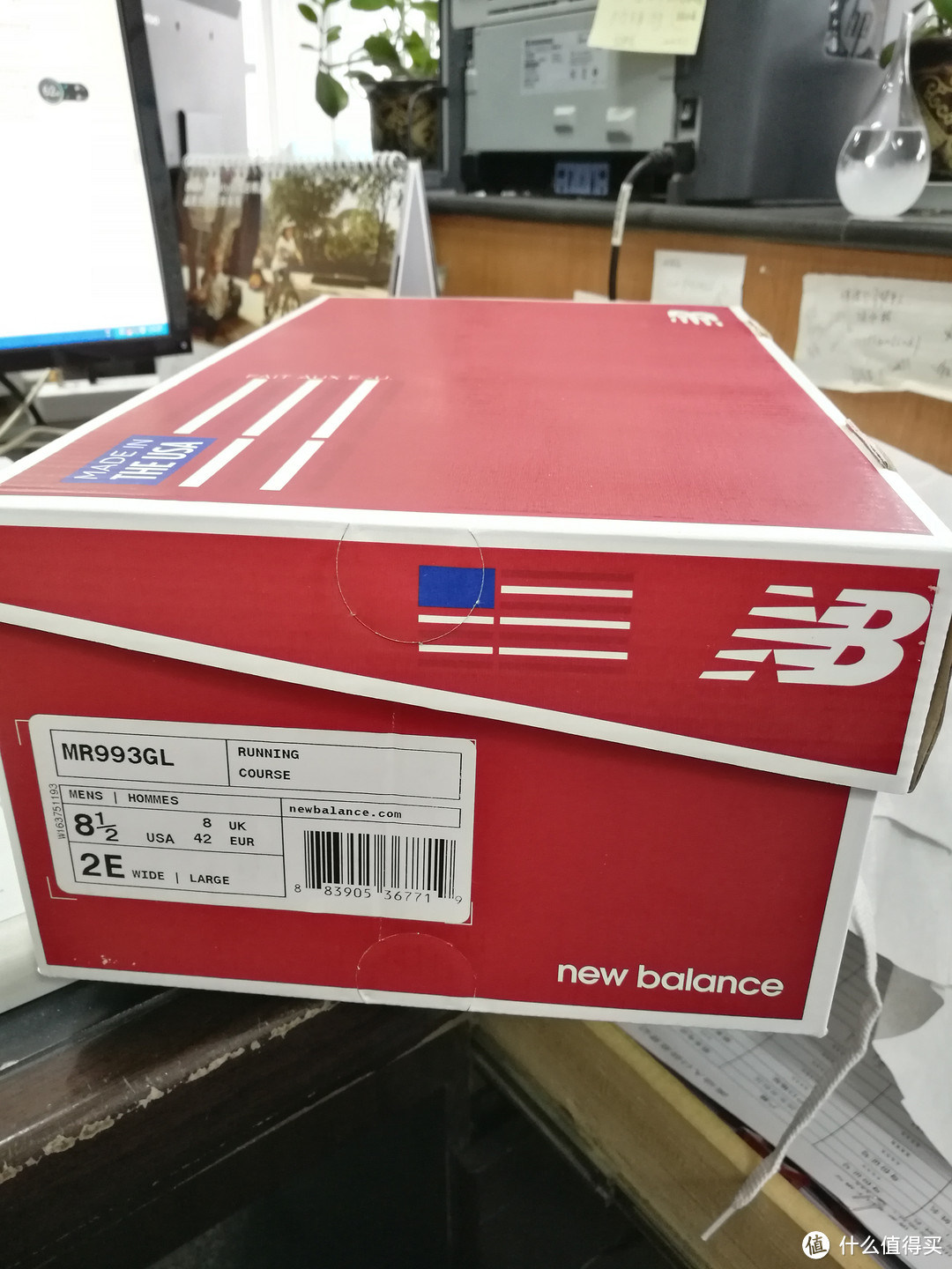 第一次海淘new balance，激动的在办公室的开箱，我的第一双nb鞋