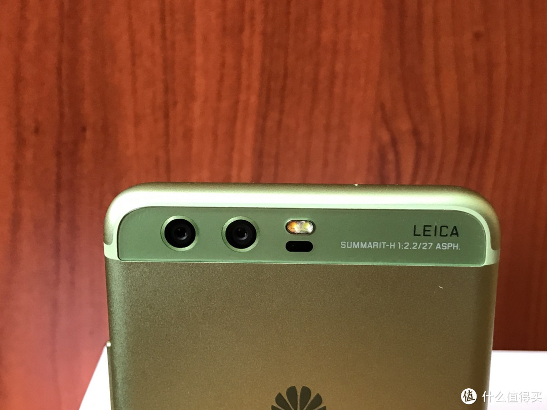 不一样的审美：HUAWEI 华为 P10 双摄 全网通智能手机 草木绿 开箱