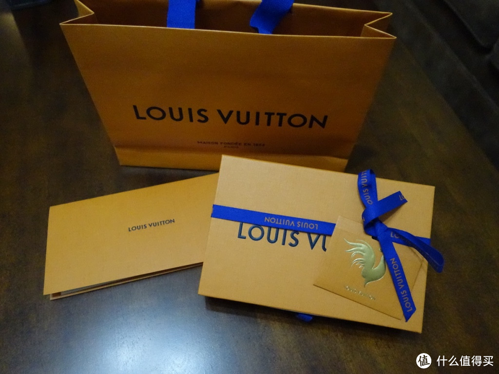 送给老婆的生日礼物——LOUIS VUITTON 路易威登 EMILIE 钱包