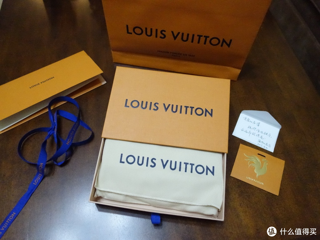 送给老婆的生日礼物——LOUIS VUITTON 路易威登 EMILIE 钱包