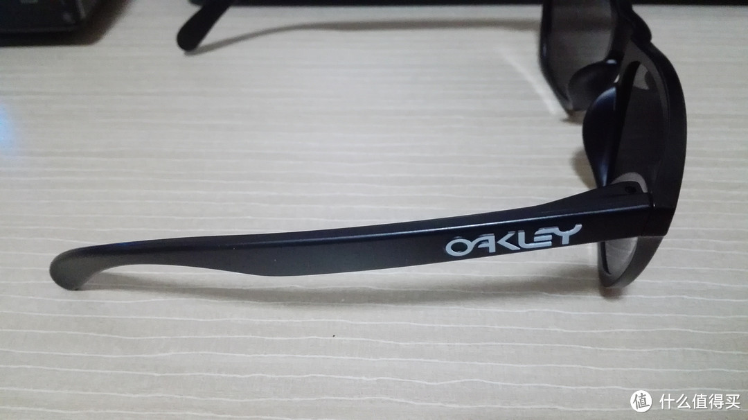 一副看脸的太阳镜 — Oakley 欧克利 Frogskins 休闲系列 OO9245 中性太阳镜