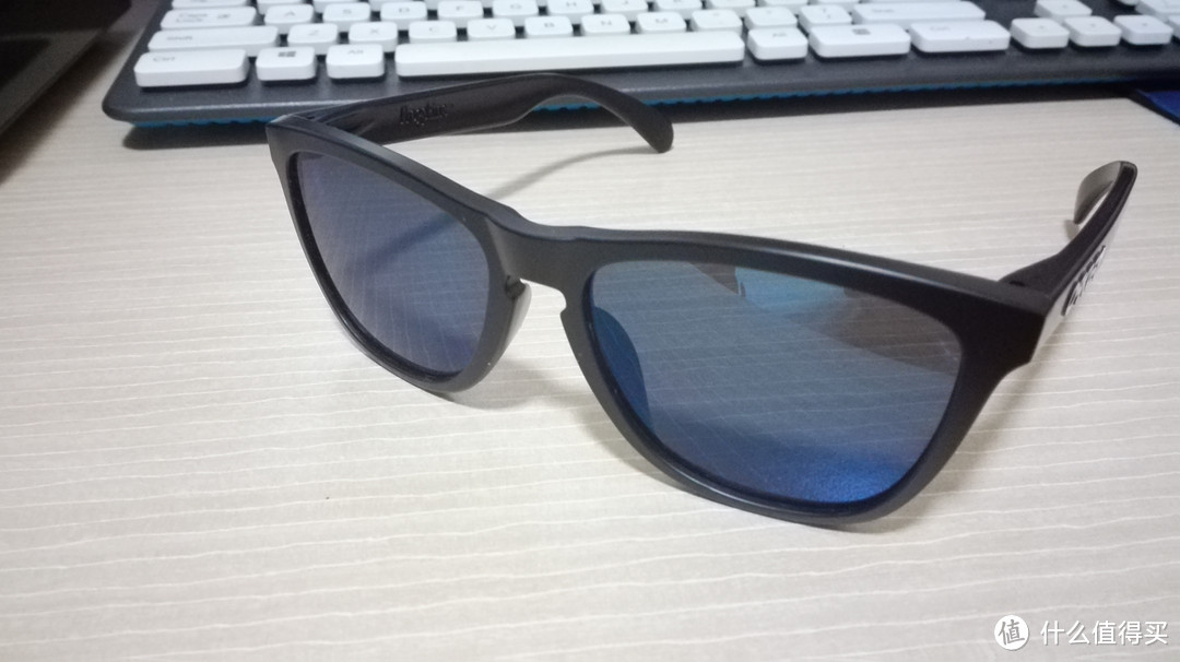 一副看脸的太阳镜 — Oakley 欧克利 Frogskins 休闲系列 OO9245 中性太阳镜