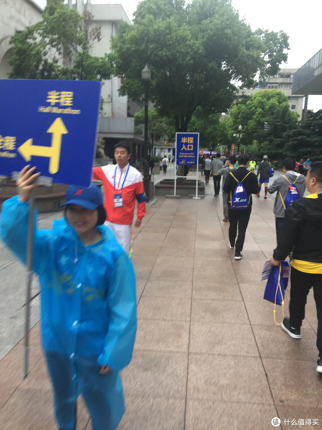 2.2万人雨中同时踏过长江大桥是怎样一种体验！是的，桥没垮！