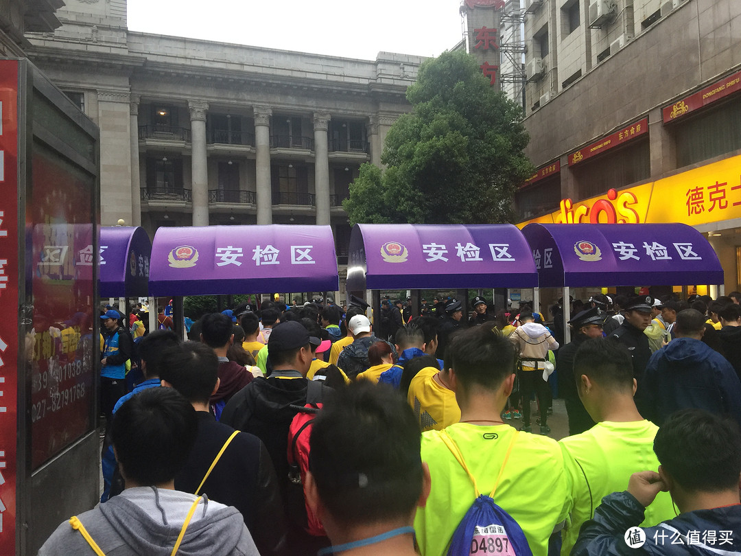 2.2万人雨中同时踏过长江大桥是怎样一种体验！是的，桥没垮！