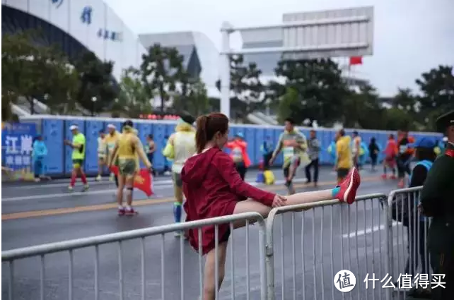 2.2万人雨中同时踏过长江大桥是怎样一种体验！是的，桥没垮！