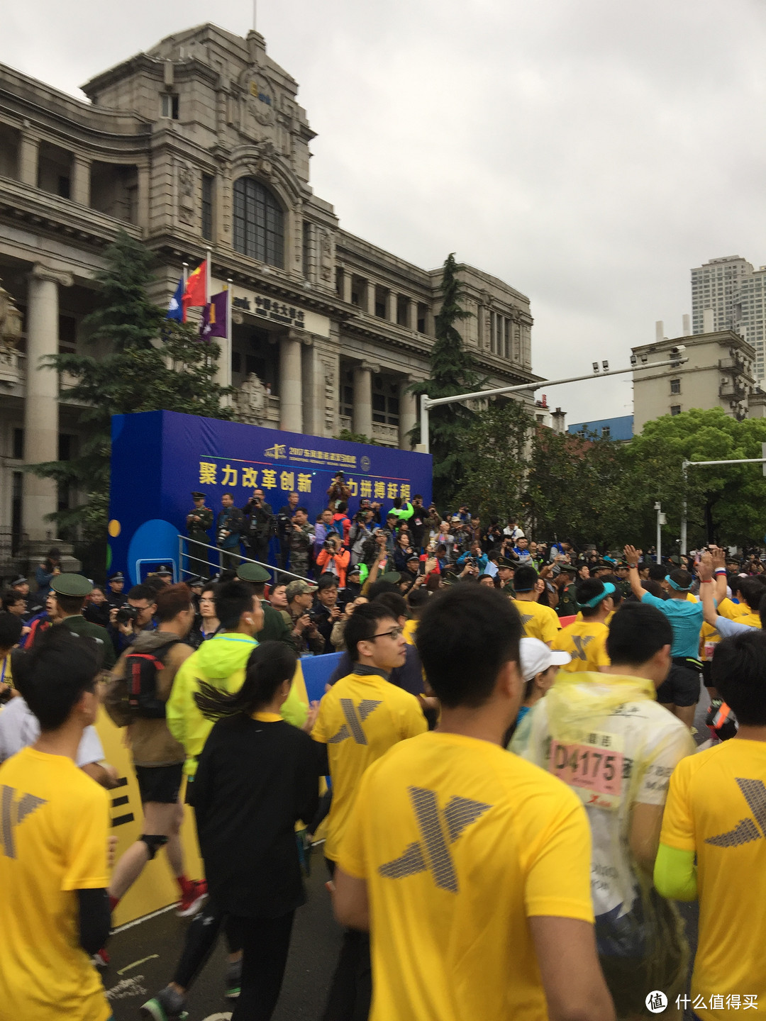 2.2万人雨中同时踏过长江大桥是怎样一种体验！是的，桥没垮！