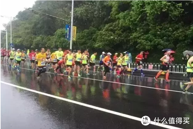 2.2万人雨中同时踏过长江大桥是怎样一种体验！是的，桥没垮！