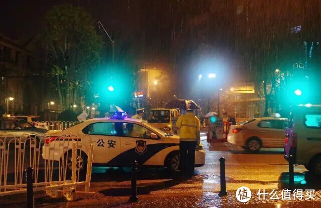 2.2万人雨中同时踏过长江大桥是怎样一种体验！是的，桥没垮！