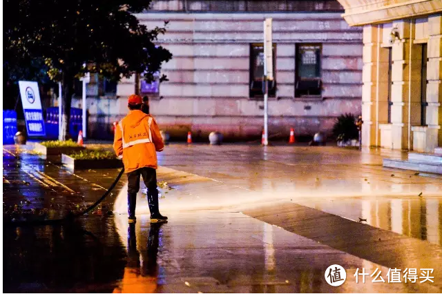 2.2万人雨中同时踏过长江大桥是怎样一种体验！是的，桥没垮！