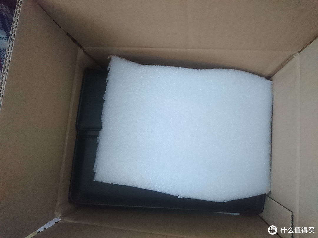 打开箱子有个泡沫板,下面的是啥啊? 打开箱子有个泡沫板,下面的是啥啊?