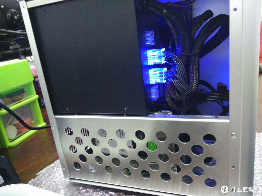 告别GEN8 — JONSBO 乔思伯 V4 MATX全铝机箱DIY黑裙服务器