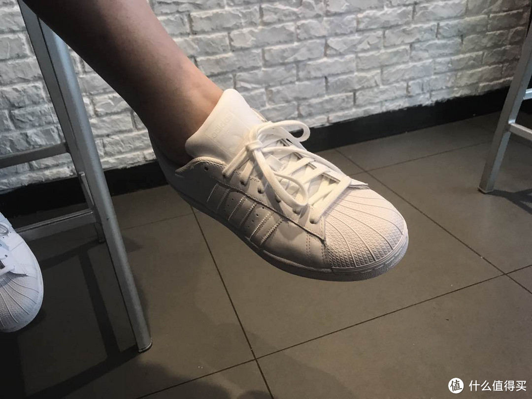 人人都爱小白鞋--Adidas 阿迪达斯 贝壳头