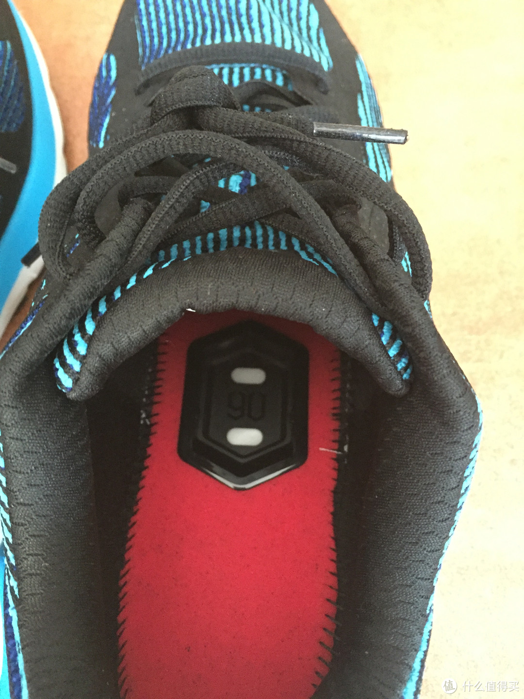 MI 小米 90分 Ultra Smart 智能跑鞋 简单开箱及穿戴感受