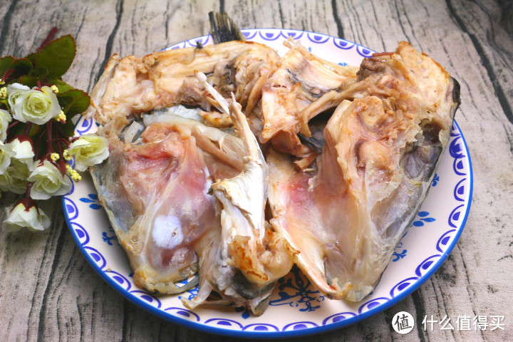 自家厨房做的鱼头泡饼，就是这么鲜香美味！