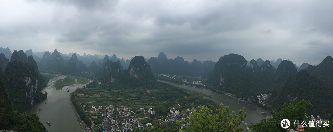 老寨山山顶大石堆上看到的风景